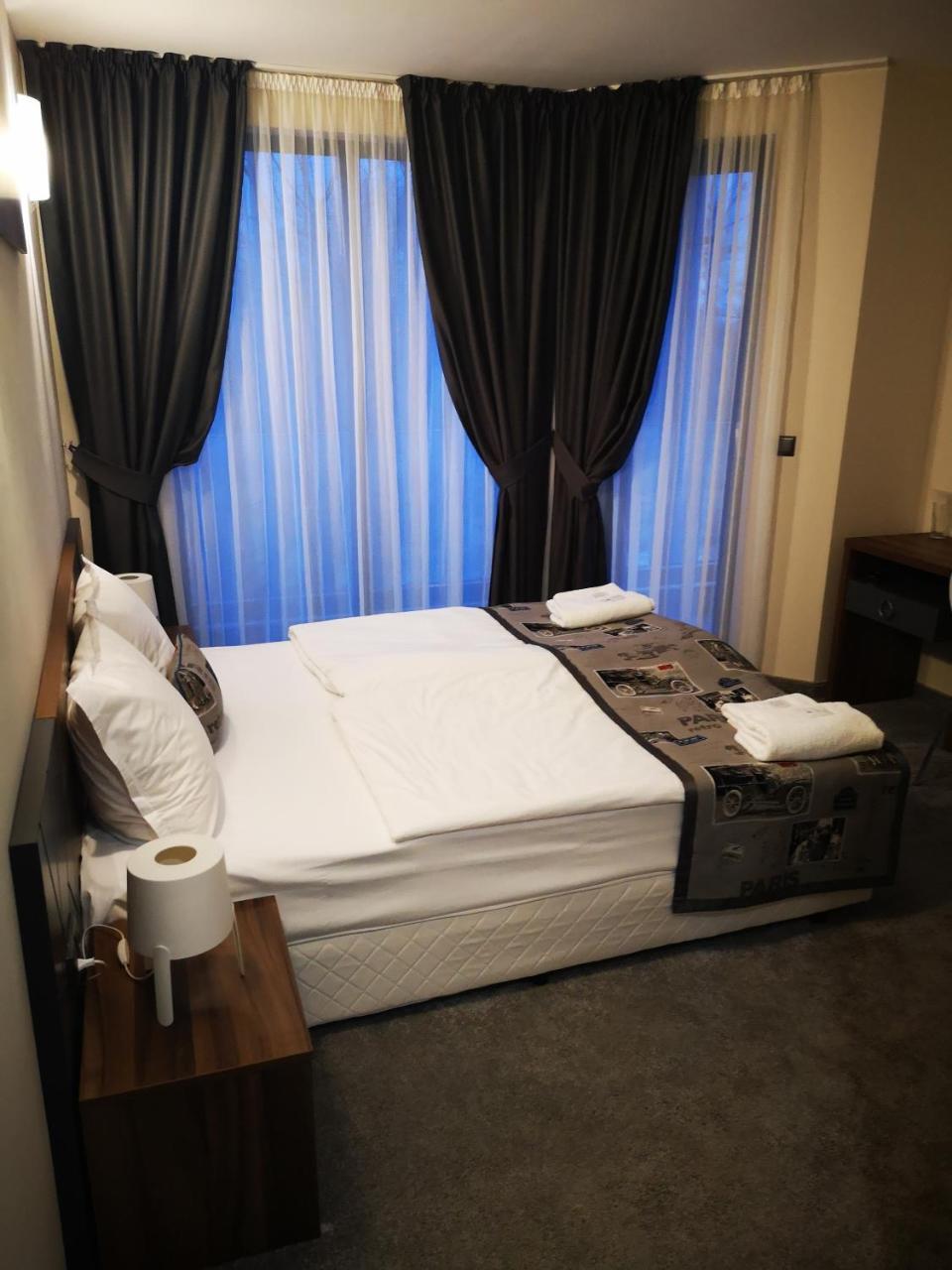 Family Hotel Novel City Бургас Экстерьер фото